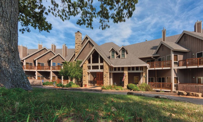 Hanover Resort | Galena, IL: Studio w/Fireplace, Jetted Tub, Resort Pool & Outdoor Activities
