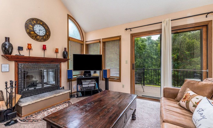 The Galena Territory House | Galena Oak Getaway near Shopping, Golfing, Hiking