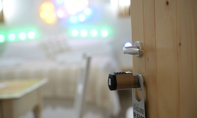 Centro Storico House | GALLO room a symbol of eloquence, trade and gain!