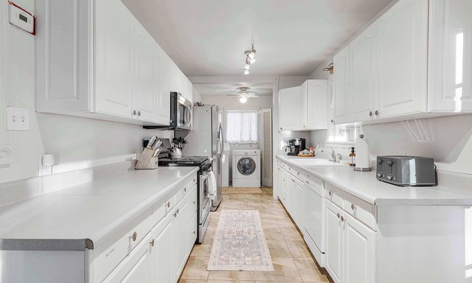 Paso Robles House | Game room & Fire Pit|Short Walk to Downtown!