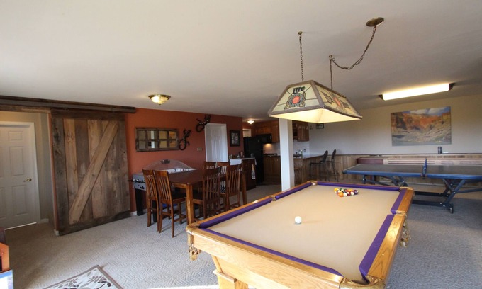 Buena Vista House | GAME ROOM, Incredible Mountain Views, 3bdrm, 3.5 Bath under 2 miles to downtown