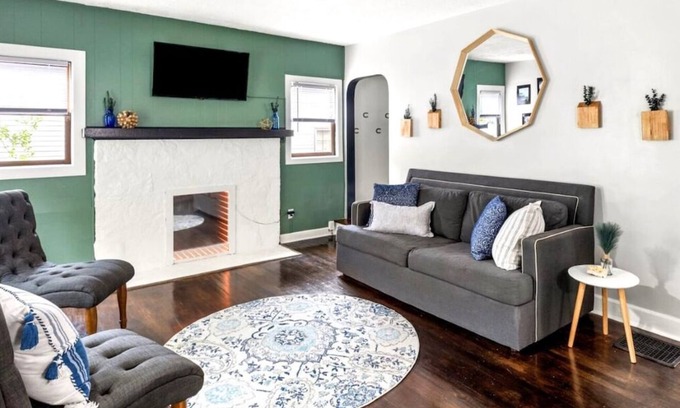 Lexington House | GameRoom, Hammock, FirePit, Patio&Grill, Downtown-Hickory Plaid