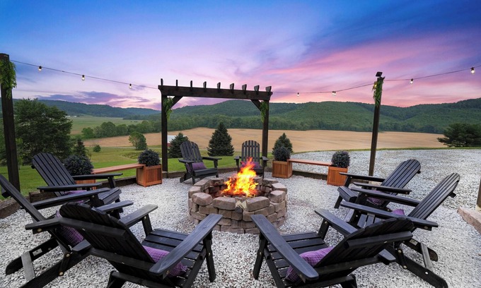 Laurelville House | GameRoom-PoolTbl-HotTub-Pickleball-PingPong-Gym