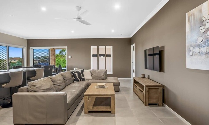 Upper Coomera House | Gana By Khove Summary