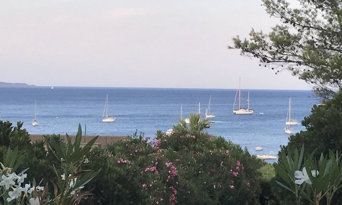 Cap Benat House | Gaou Bénat house with sea view, swimming pool and 10 beds, 3 minutes from the sea