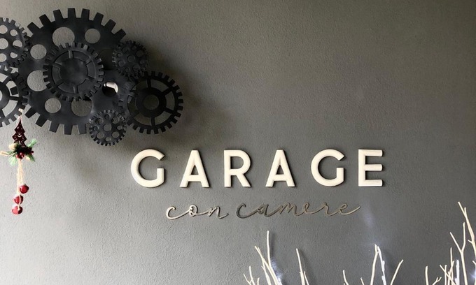 Pieve di Soligo House | Garage con camere