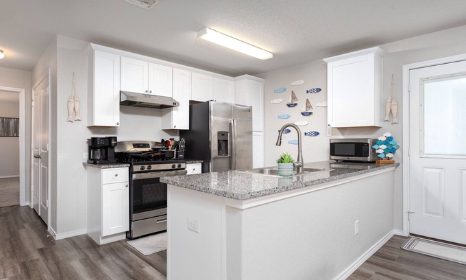 San Antonio House | Garage Hangout! Great Home for Extended Stays