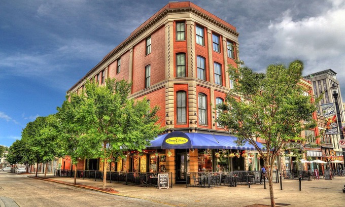 Downtown Knoxville Apartment | "Garden" 2Br, 2Ba, overlooking the Square in Downtown Knoxville