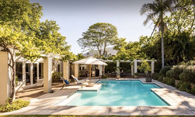 Constantia Cottage | Garden Cottage in tranquil leafy Constantia with Solar backup