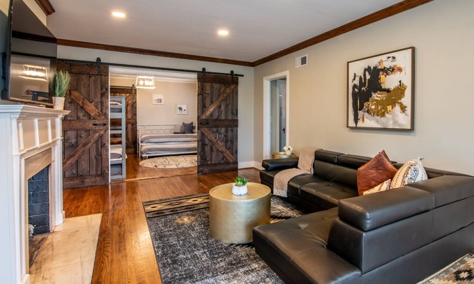 Glen Iris House | Garden Haven - Family/WiFi/Fenced Backyard/Pets