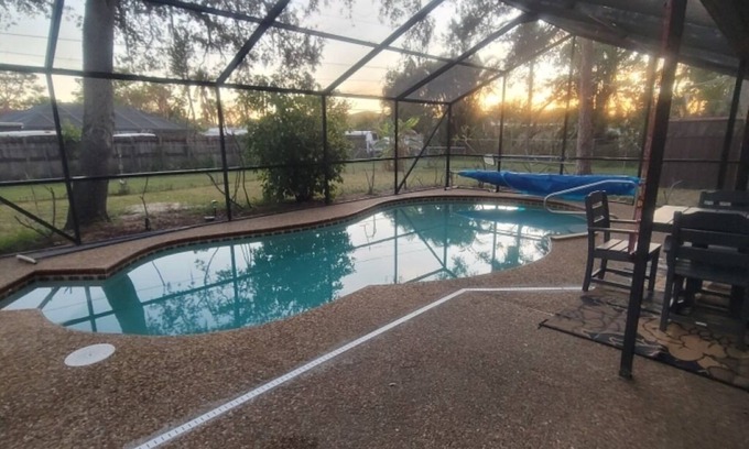 Whitfield House | Garden Home/Heated Pool/King-Bed/20 min Beach/Pets Allowed/IMG Sports/UTC Shop