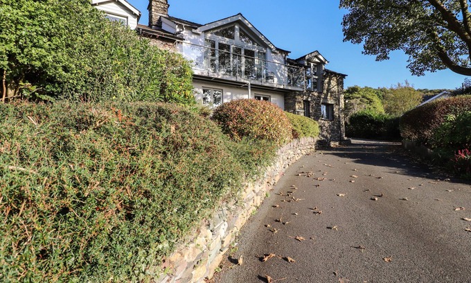 Ambleside Cottage | GARDEN HOUSE, family friendly, with open fire in Ambleside