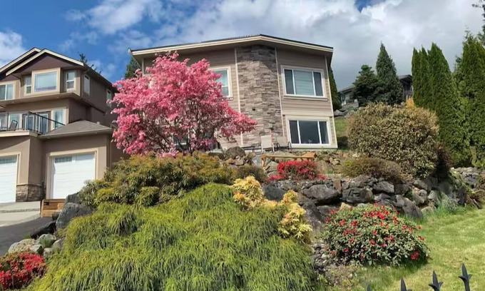 Chilliwack House | Garden House King bed Near Hwy1/Fishing/Heritage Park/Coliseum