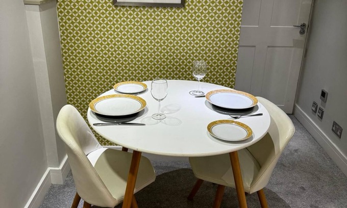 Harrogate Apartment | Garden Mews - 2 bedroom - Harrogate Town Centre - Patio area