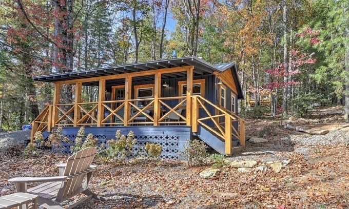 Hendersonville Cottage | Garden Nest: A Peaceful Sanctuary Close to Downtown Hendersonville!
