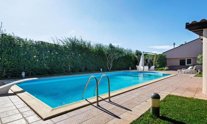 Ragusa Villa | Garden View Villa in Ragusa with Private Pool