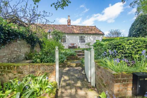 Great Bealings House | Gardeners Cottage