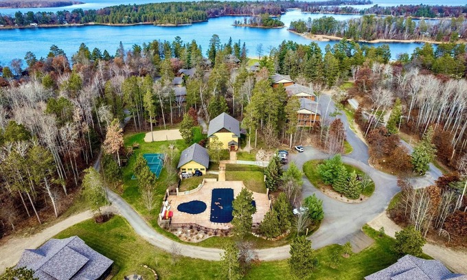 Pequot Lakes Resort | Gardenview Home w/Dock on the Whitefish Chain, Outdoor Pool, Pickleball & More