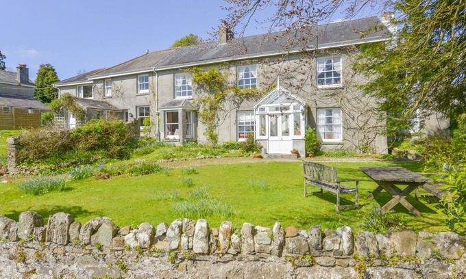 South Brent House | GARFIELD HOUSE, pet friendly, with open fire in South Brent