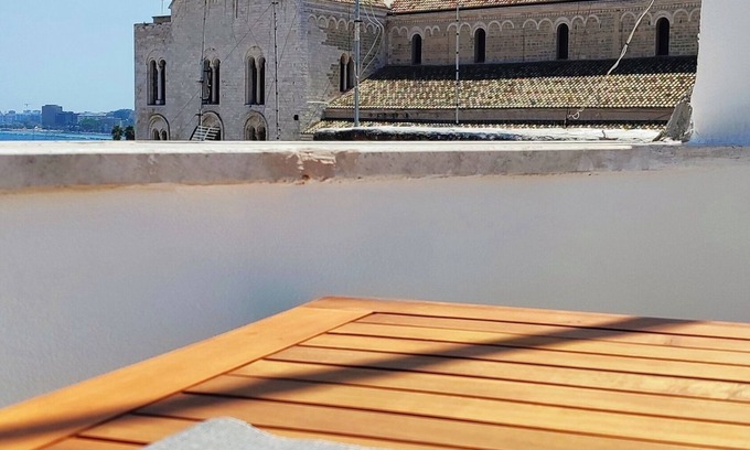 Bari City Centre House | Garitta Twelve whole house with sea view terrace in the historic center