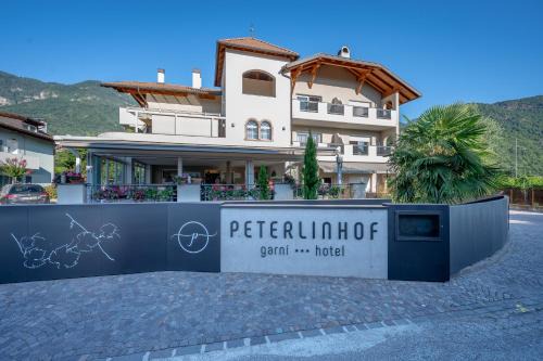 Caldaro Sulla Strada del Vino Hotel | Garni Hotel Peterlinhof