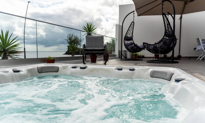 Ponta Delgada House | Garoupas Inn