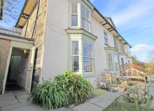 Borth-y-Gest House | Garth Cottage