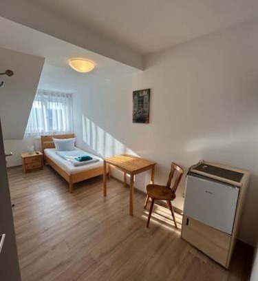Oberdorla House | Gasthaus und Pension Halli-Galli