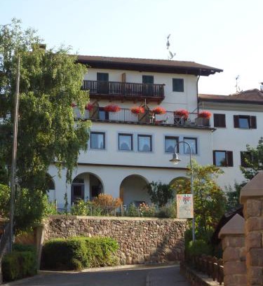 San Genesio Atesino House | Gasthof zum Roessl