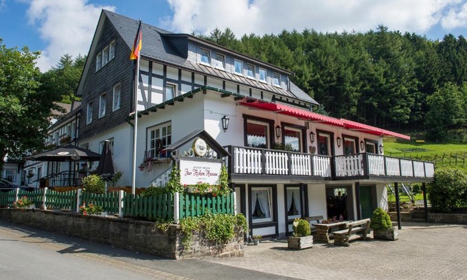 Sorpetal Hotel | Gasthof Zur Hohen Hunau