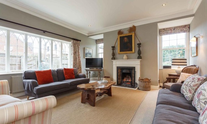 Wimborne House | Gate House - Vivre Retreats