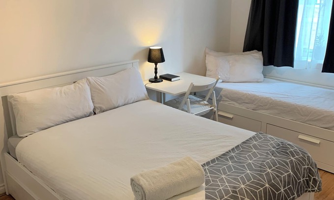 Lansbury Apartment | Gated 2bed room- 6guests -3beds-by Canary Wharf with free parking