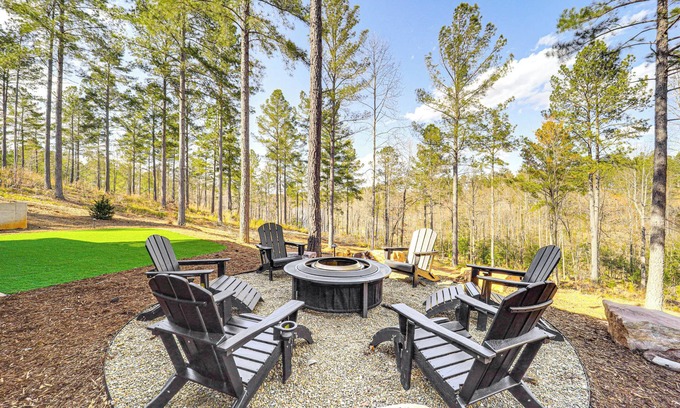 Hickory House | Gated Community w/Perks: North Carolina Hideaway
