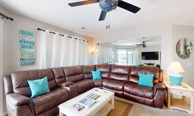 Calabash Condo | Gated golf resort condo with balcony, AC, deck, WiFi, volleyball, & tennis