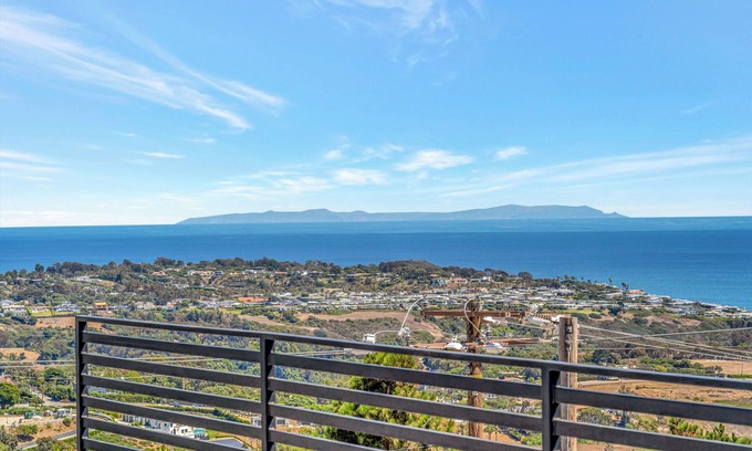 Western Malibu House | Gated Ocean View Horizon Hills Estate with Pool, Spa & Panoramic Roof Deck!