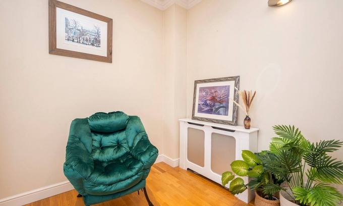 Surrey Docks Apartment | Gated Riverside London SE16 apartment with parking| Pass the Keys