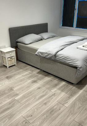 Southgate Hotel | Gatwick Guest House - Short & Long Stay, Airport Parking, Airport Shuttle, Early & Late Check In - 49, RH11 8QX
