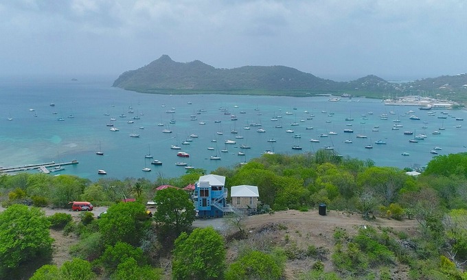 Argyle Apartment | One of the best locations on the island!!