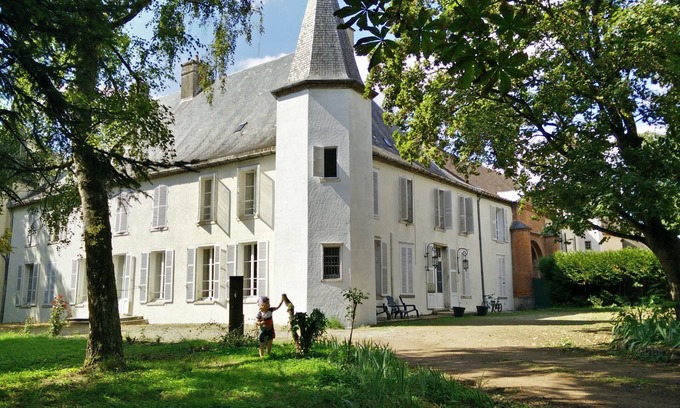 Seurre Other | Geek Castle in Seurre: 30 beds, 12 bedrooms, arcade terminals and pinball machines
