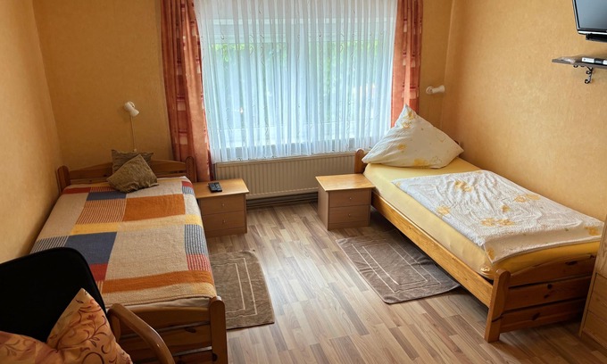 Emden Apartment | Gemütliche 1-raum-wohnung, 2 Pers., Emden am Deich, Parkplatz, Grillplatz, Wlan