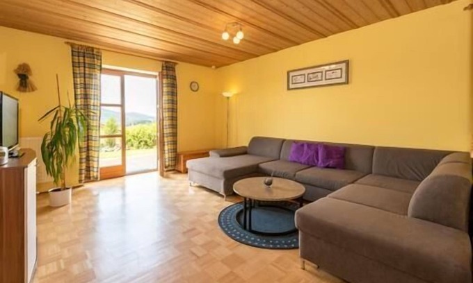 Blachendorf Apartment | Gemütliche Ferienwohnung für 2-6 Personen (70 qm) mit Sonnenterrasse