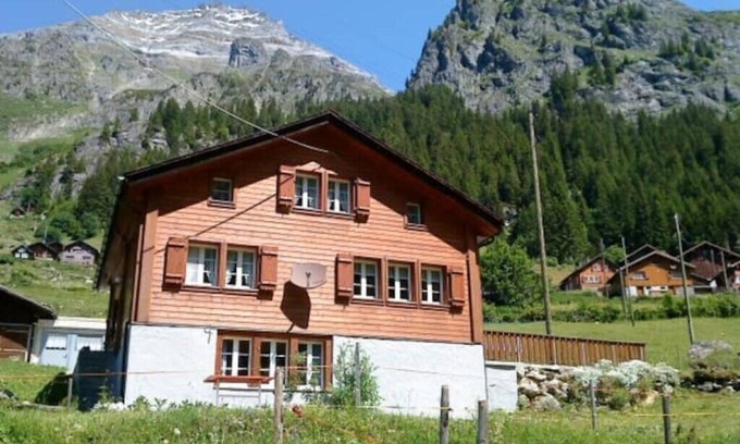 Silenen Apartment | Gemütliche Ferienwohnung auf der Golzernalp im Wunderschönen Maderanertal