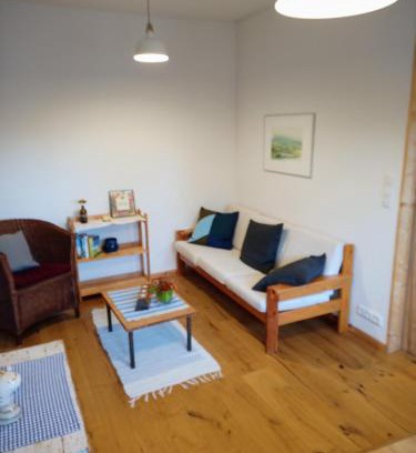 Sterley Apartment | Gemütliches Schwalbennest, Resthof, Dachterrasse in Schaalseenähe