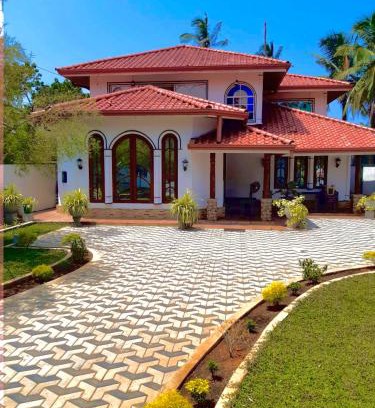 Uswetakeiyawa House | Gemlita Villa in Uswetakeiyawa