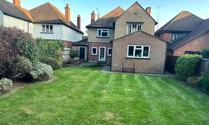 Watford Bed & Breakfast | Gemstone Manor