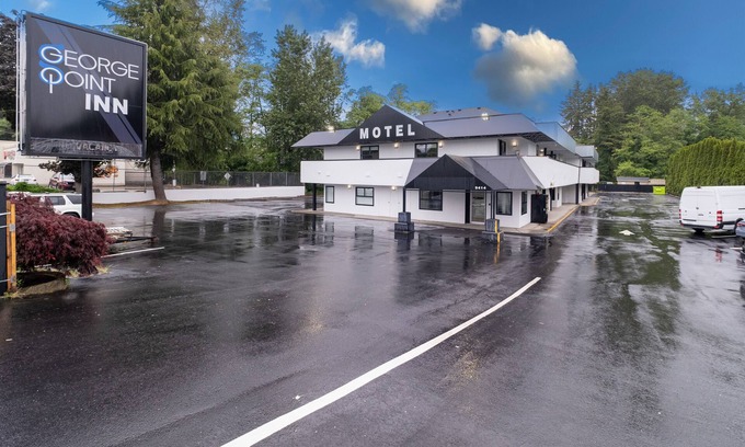 Surrey Hotel | George Point Inn
