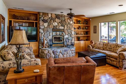 Bass Lake House | Gerhardt's Lakefront