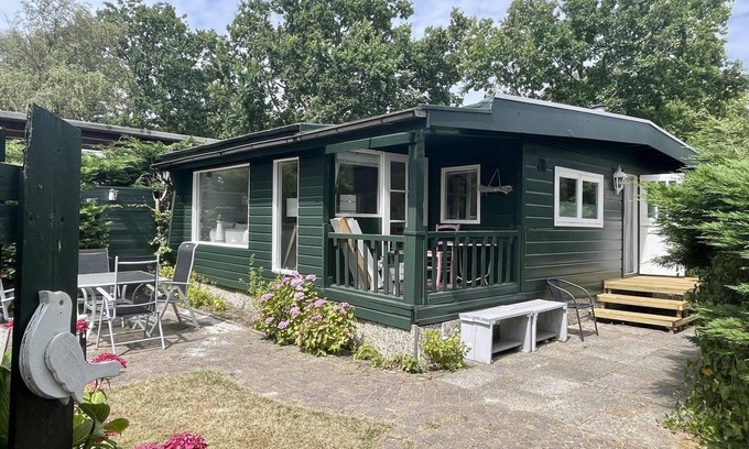 Sint Maartensvlotbrug House | Geschmackvoll Eingerichtetes Chalet mit Neuem Badezimmer, Wlan, Klimaanlage