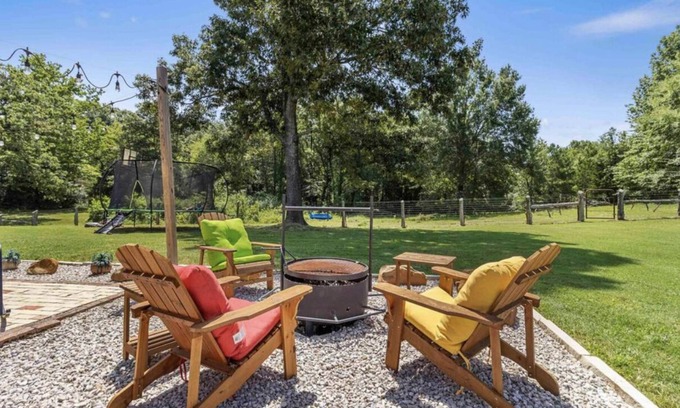 Henderson County House | Get away in East Texas! A house and 10 acres to Escape to - 1 hour from Dallas