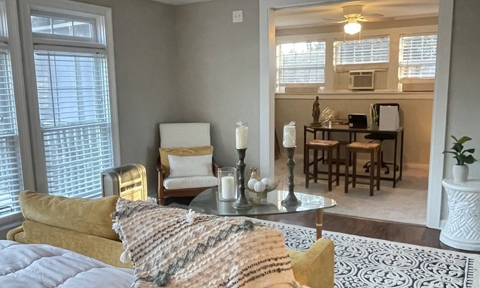 Calhoun House | Get comfy and cozy in this cute cottage in Calhoun!